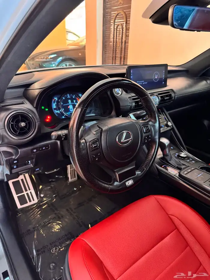 لكزس IS 350 f sport 2023 17