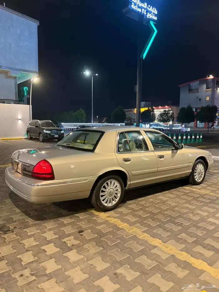 فورد جراند ماركيز 2010 3