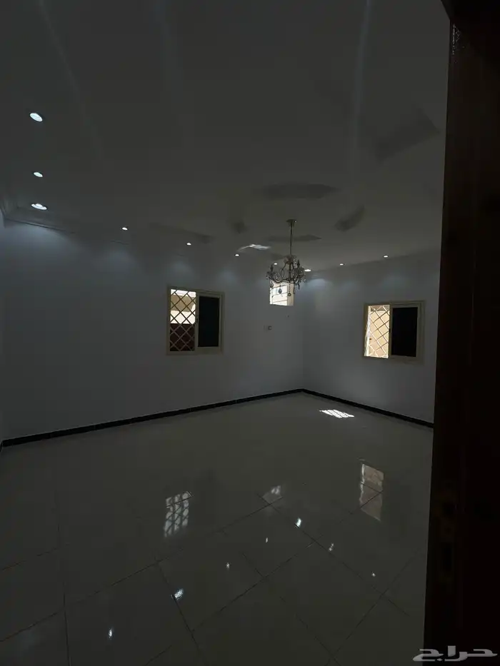 للإيجار شقه بأحد رفيدة شرق ال بريد 4