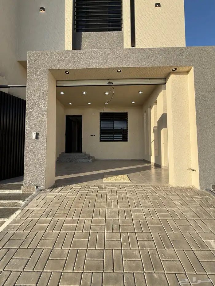 للبيع شقق ارضيه وارواف علويه بأسعار صيدة بموقع مميز بالخميس 1