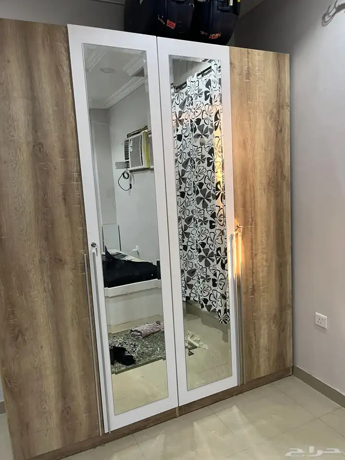 دولاب مع سريرين ب1700 ريال اخو الجديد نظيف جدا لدواعي السفر 1