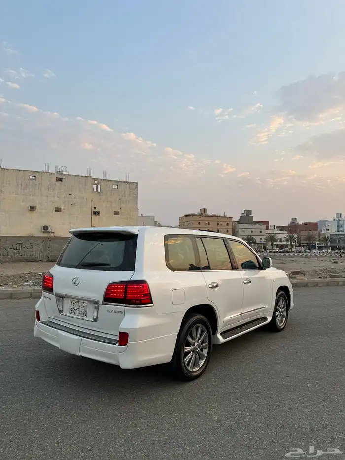 لكزس LX570 2011 بحالة الوكاله 3