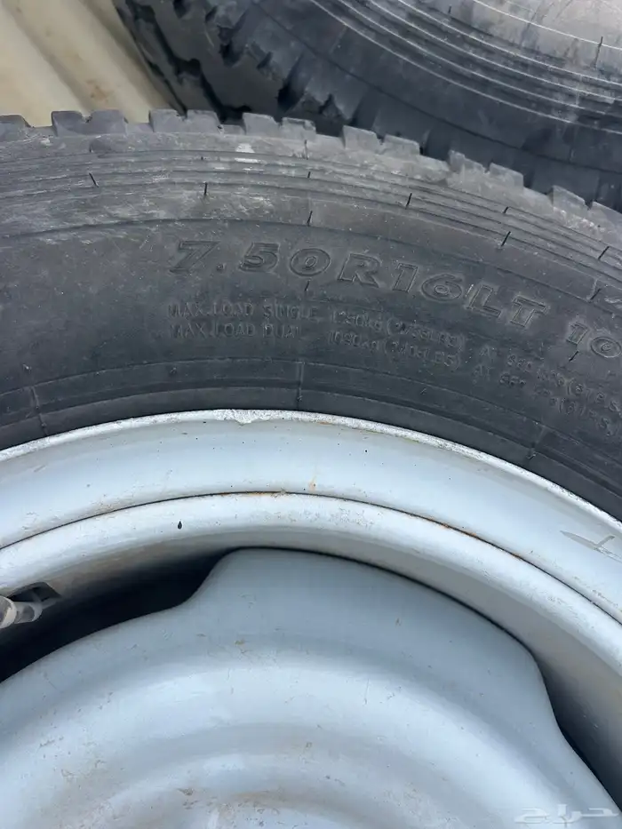 4 كفرات بجنوطها تركب للشاص والجييب 83  84 0