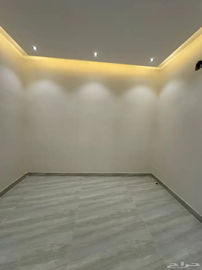 للبيع دور أرضي شارع 20 3