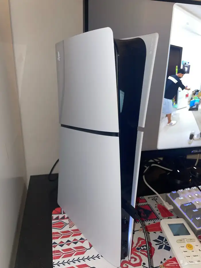 بلايستيشن فايف للبيع بدون يد ومع كرتونه 2