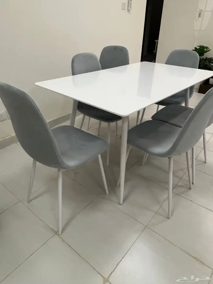 طاولة طعام للبيع 2
