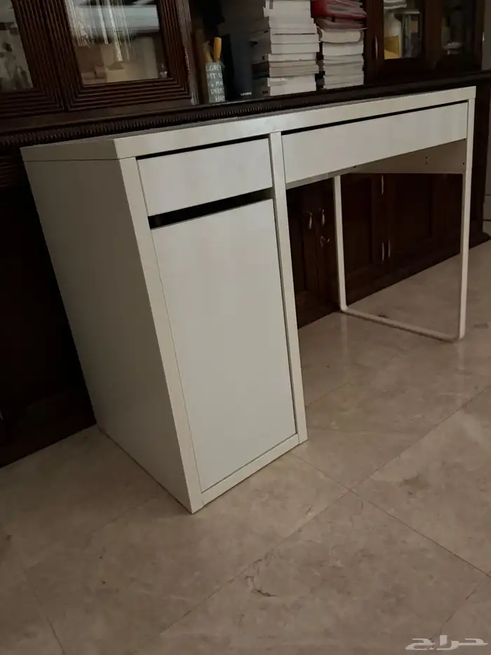 طاولة مكتب من ايكيا 1