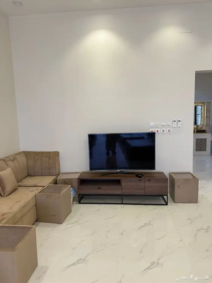 للايجار السنوي شاليه فاخر بالعمارية مساحته 1000 متر 6