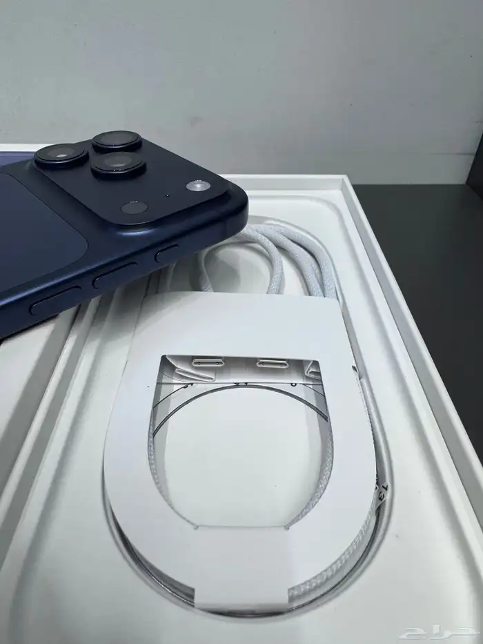 ايفون 17 برو 1 تيرا ازرق ضمان حاسبات شبه جديد فقط ب5900 3