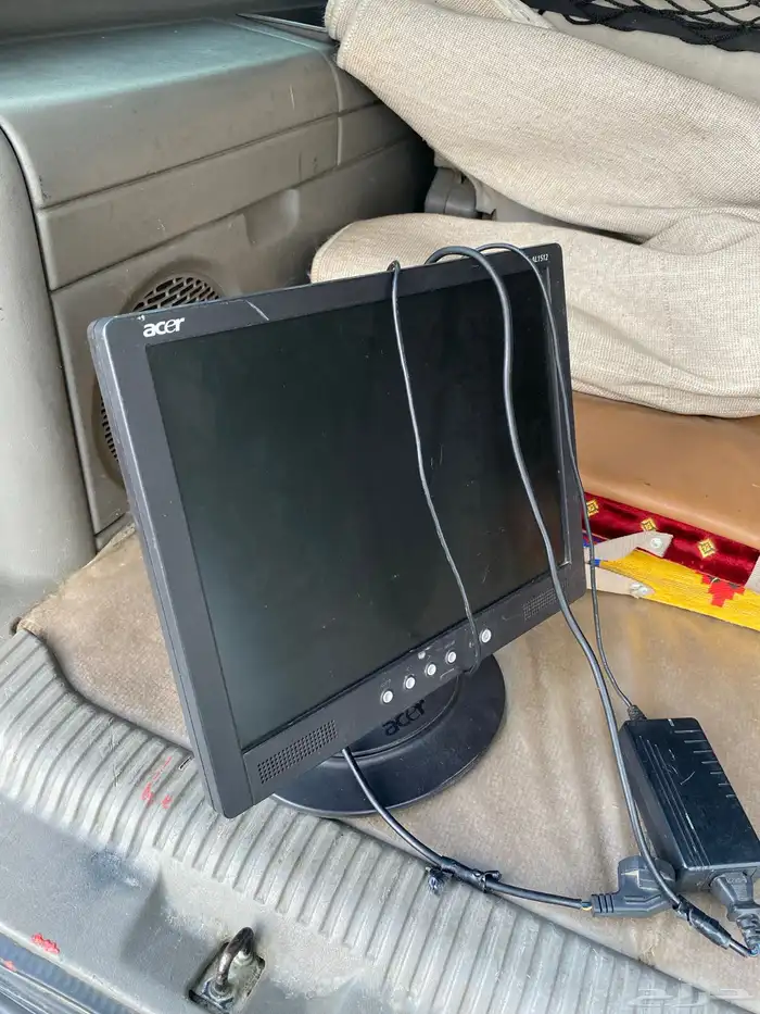 شاشة وكمبيوتر 1