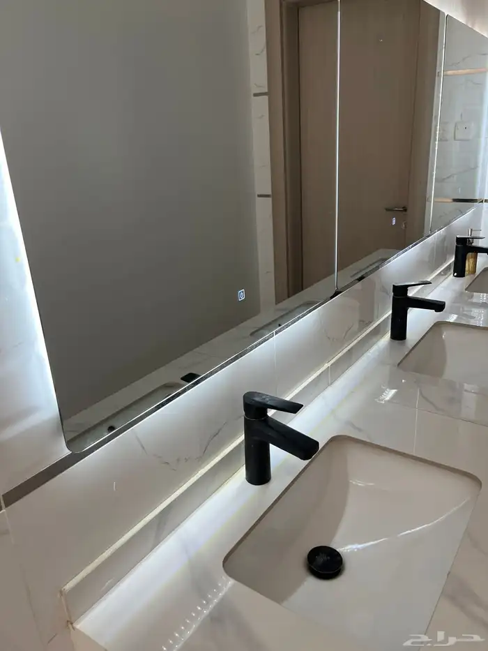 مغاسل جديده الاستعمال شهرين فقط مع المرآة حد البيع ب 1500 0