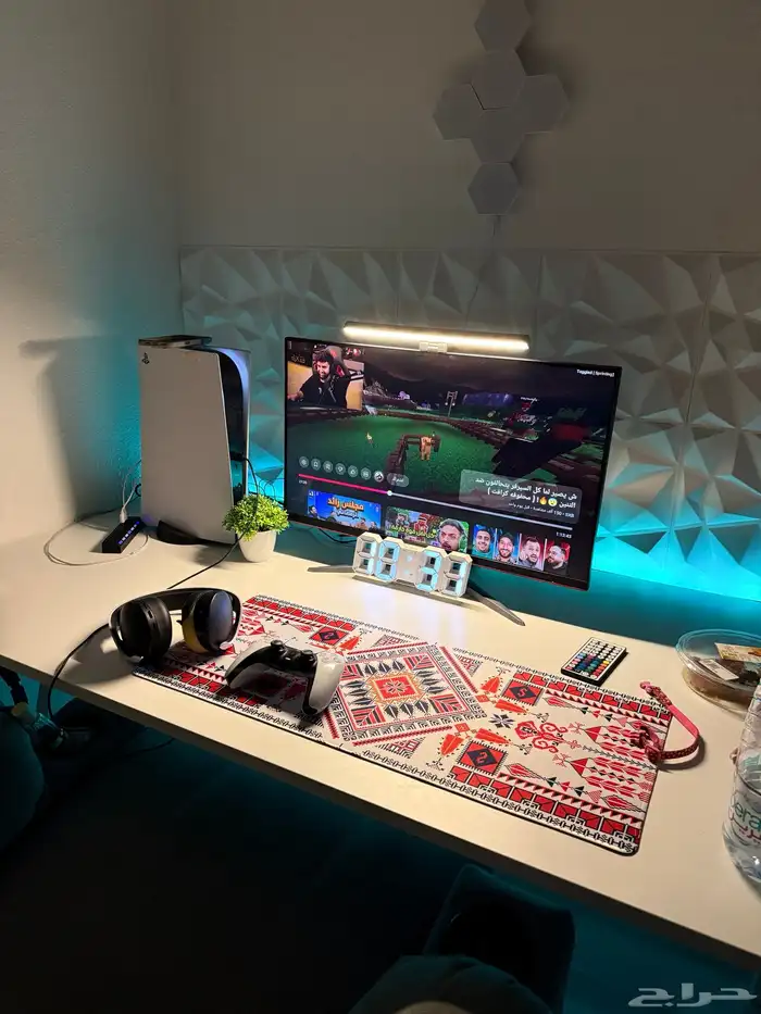 طاولة قيمنق من ايكيا ابي فيها 500 وقابل للتفاوض 0