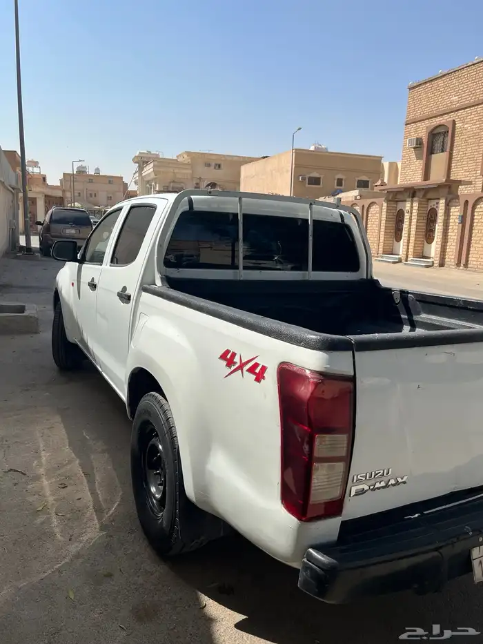 سياره ايسوزو ديماكس موديل 2015 0