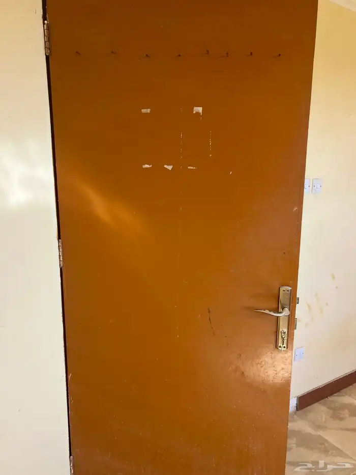 للبيع ابواب خشب عدد 200 تقريبا  تزيد او تتقص شي بسيط 0