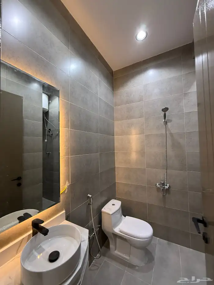 للبيع شقق ارضيه وارواف علويه بأسعار صيدة بموقع مميز بالخميس 36