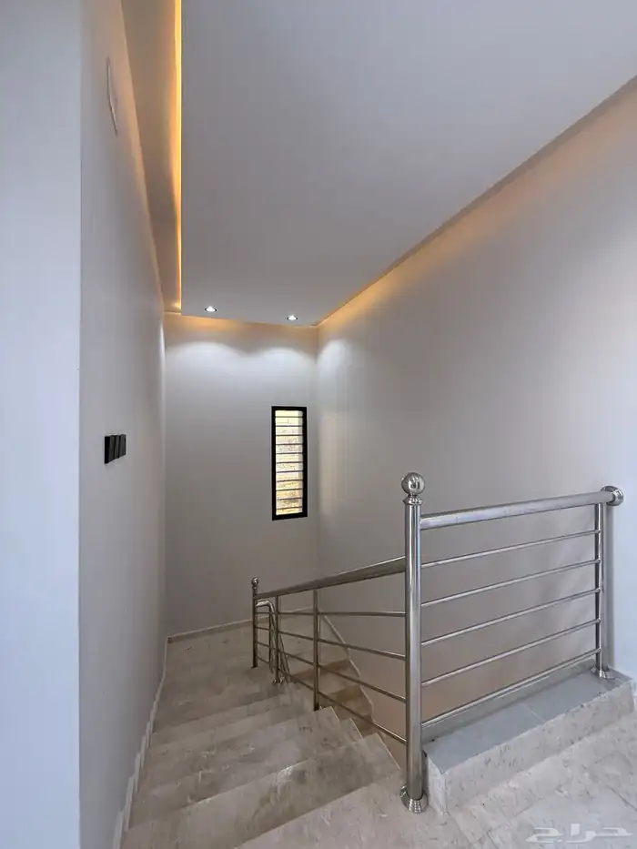 للبيع شقق ارضيه وارواف علويه بأسعار صيدة بموقع مميز بالخميس 42