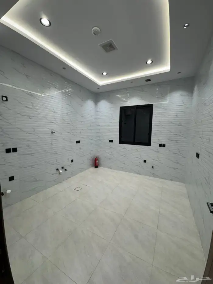 للبيع بالمحاله روف علوي بمدخل سياره تشطيب vip 15