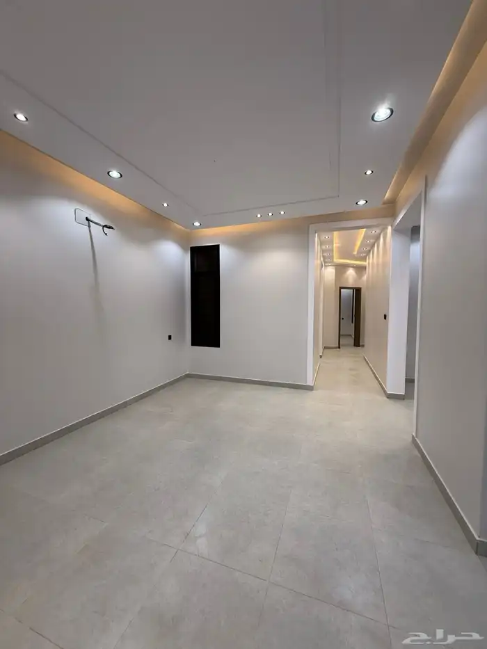 للبيع شقق ارضيه وارواف علويه بأسعار صيدة بموقع مميز بالخميس 11