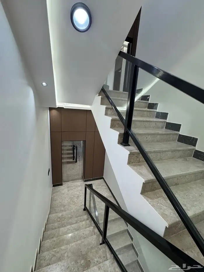 للبيع بالمحاله روف علوي بمدخل سياره تشطيب vip 4