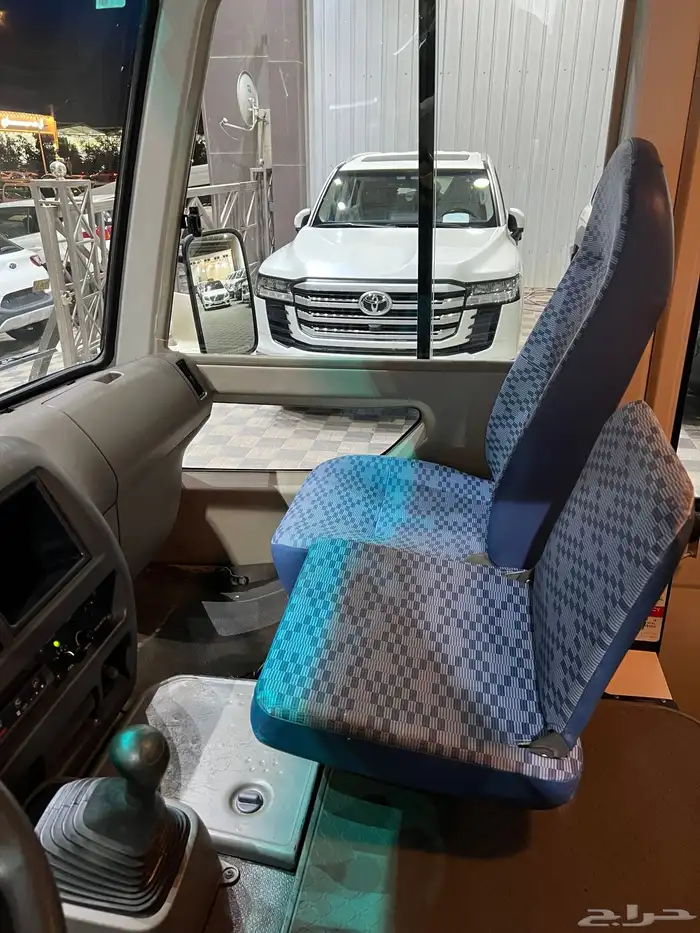 للبيع باص ميتسوبيشي روزا موديل 2014 ديزل 30 راكب 11