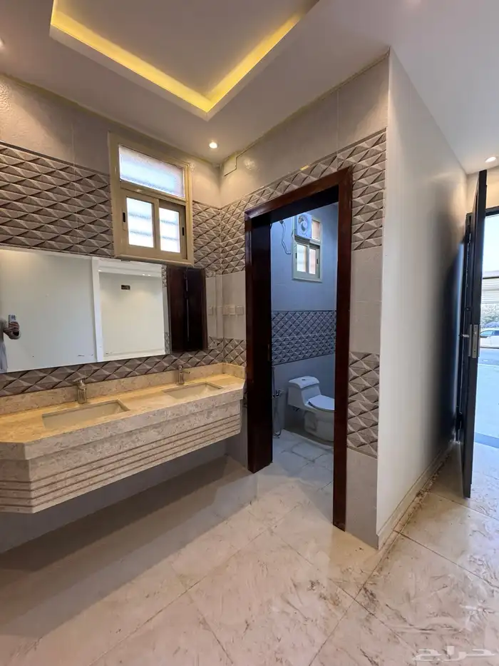 للبيع فيلا مستقله دورين وملحق مساحه كبيره من 840 الف 5