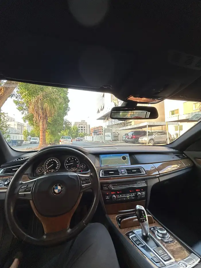 بي ام دبليو 730Li 14