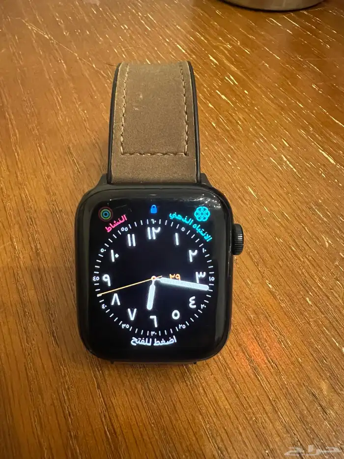 آبل واتش مع شاحنها الأصلي سليمه من ادنى ملاحظه شبه الجديد 0