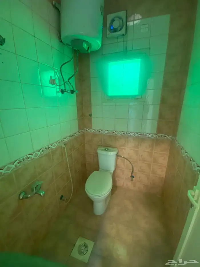 شقه للإيجار بحي طيبه 11