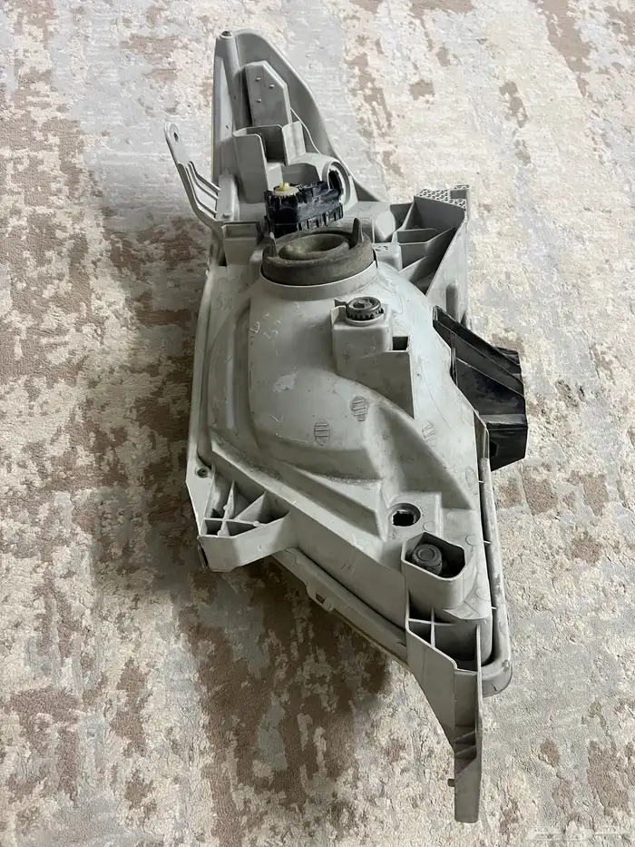 للبيع شمعه امامي يمين حقت هايلوكس 2011 4