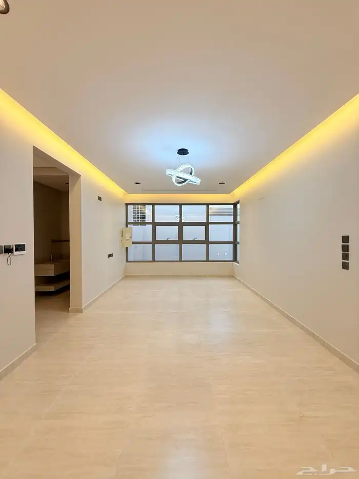 للبيع شقه علويه بسطح خاص بالقرب من نادي ضمك بسعر470الف 5