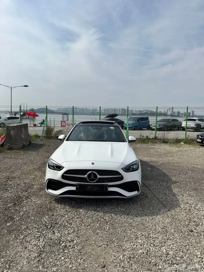 مرسيدس C200 موديل 2025(اصفار) 1