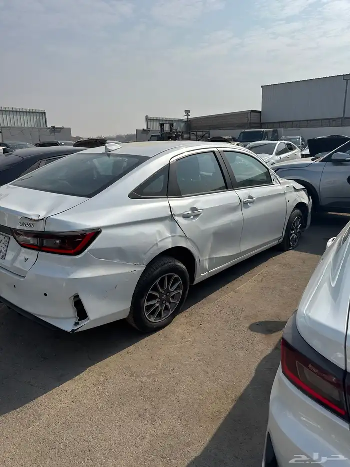 سيارات مصدومه 40