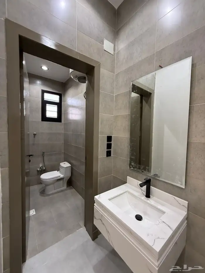 للبيع شقق ارضيه وارواف علويه بأسعار صيدة بموقع مميز بالخميس 47