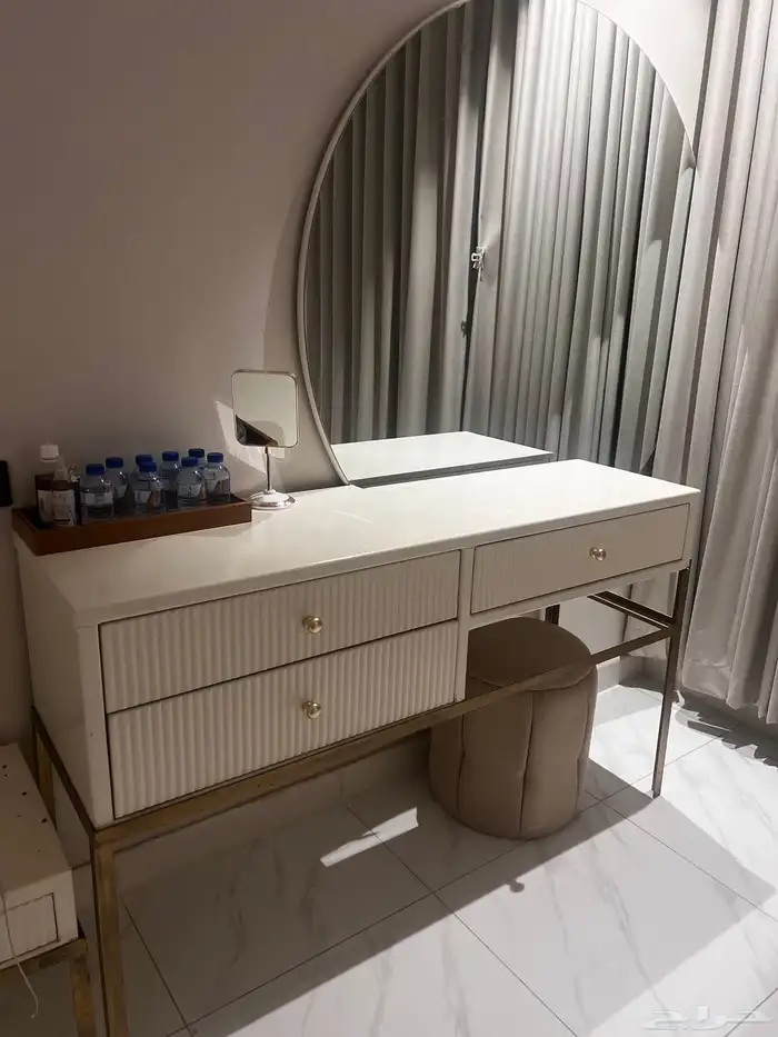 تسريحه مع طاولات تلفزيون 0