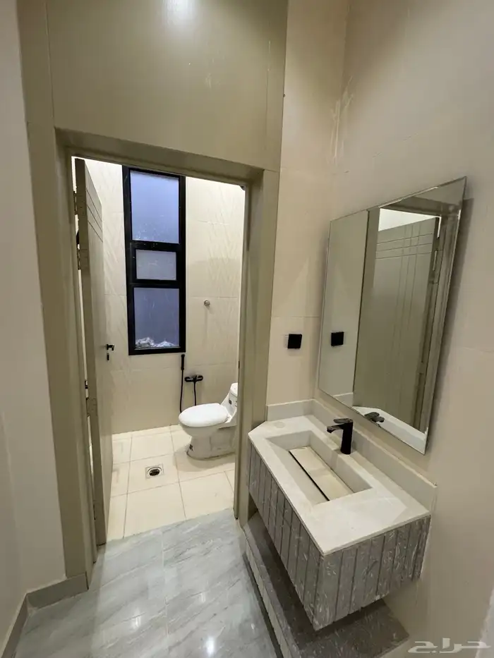 للبيع دور أرضي شارع 20 7