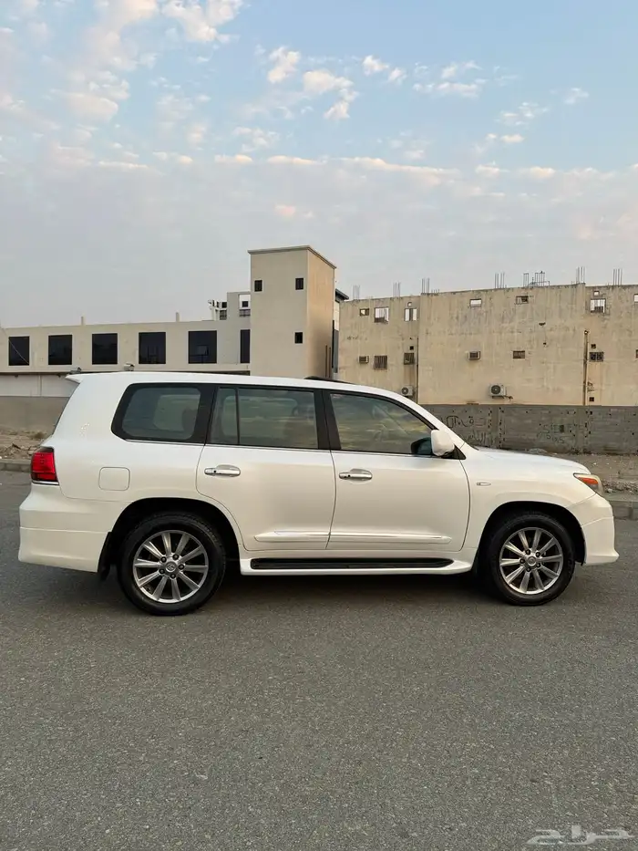لكزس LX570 2011 بحالة الوكاله 4