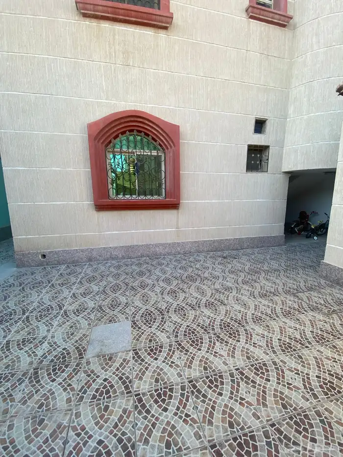 شقه للإيجار بحي طيبه 12