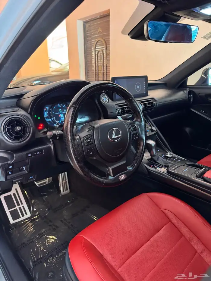 لكزس IS 350 f sport 2023 14