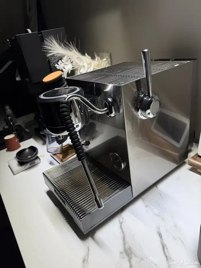 للبيع مكينه قهوه احترافيه HiBREW 1