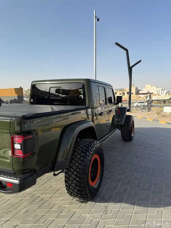 جيب قلاديتور Jeep Gladiator 2023 9