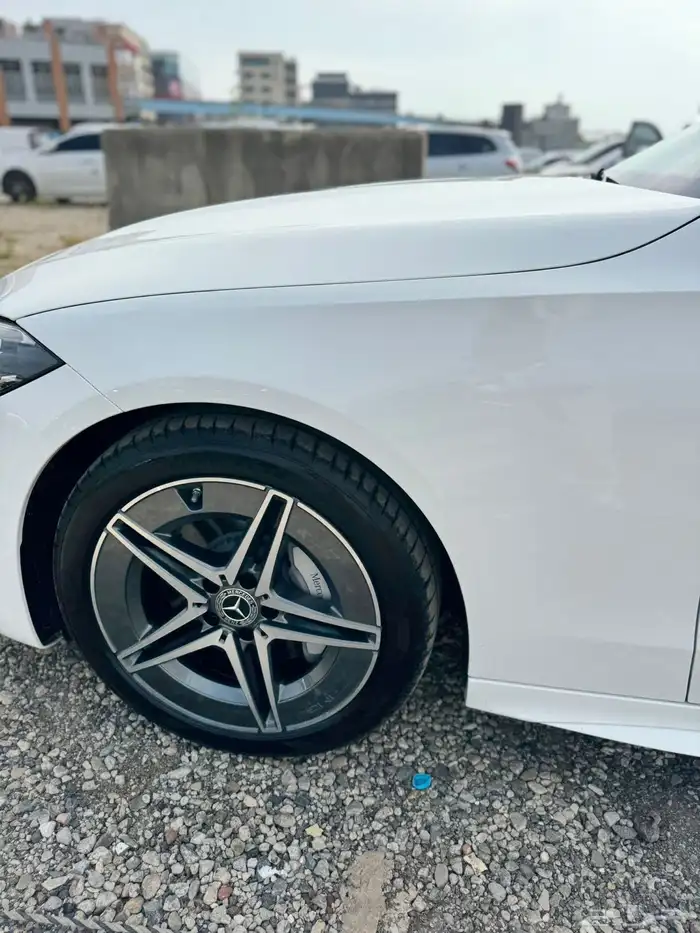 مرسيدس C200 موديل 2025(اصفار) 6