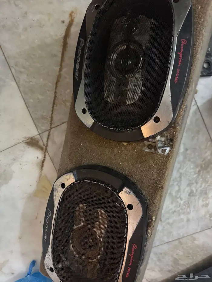 سماعات بينور بصندوق كانو في جيب ربع 1