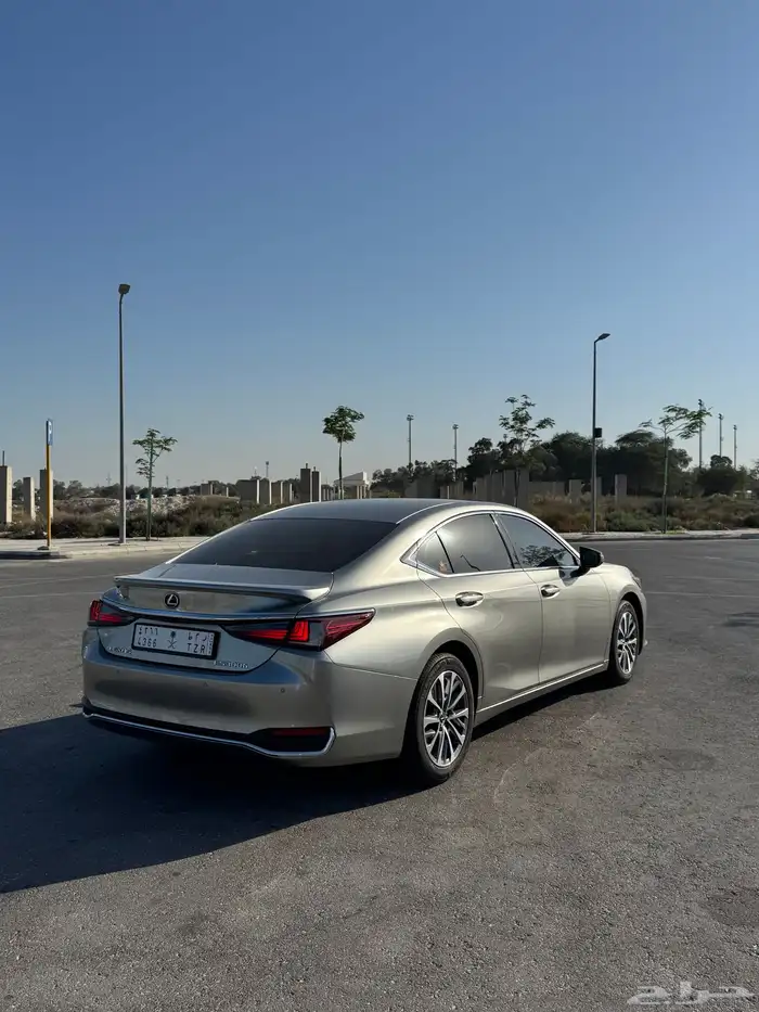 لكزس ES 300h 2024 للبيع 1