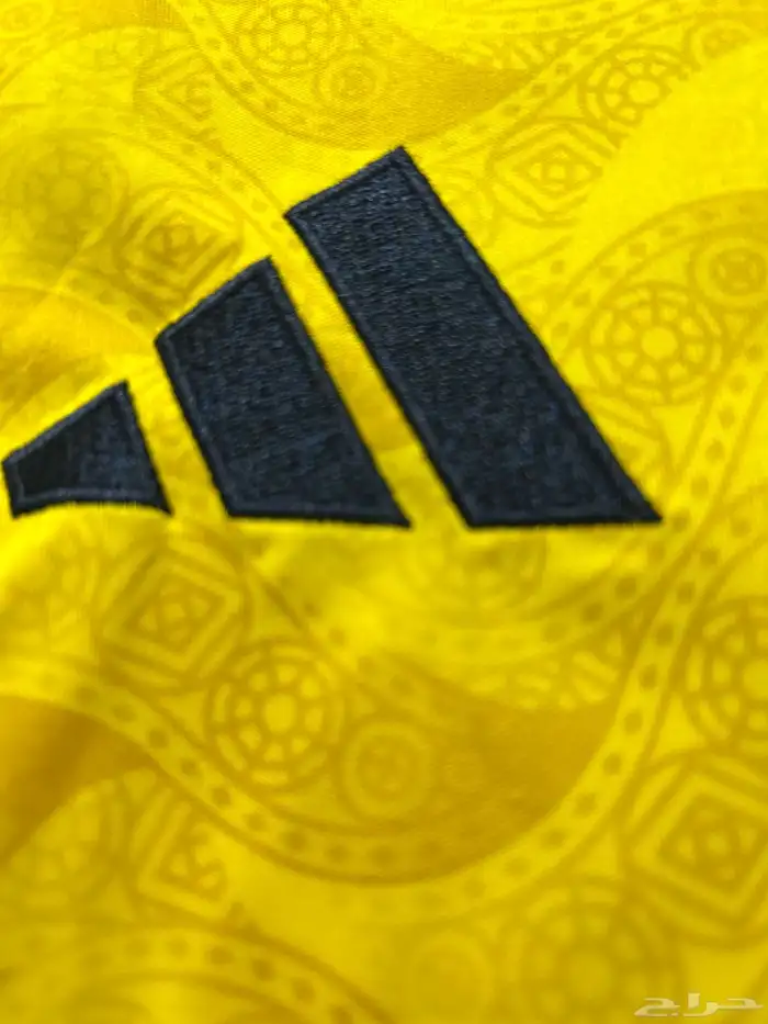 تيشيرت النصر الموسم الحالي طباعه رونالدو مقاس M و L مع شورت 5