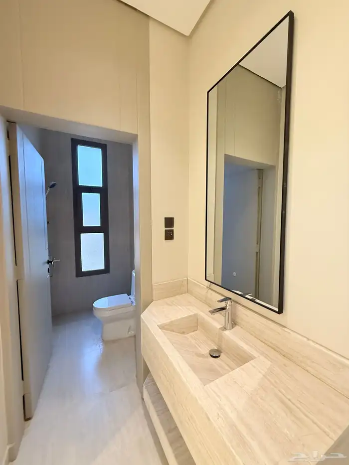 للبيع شقه علويه بسطح خاص بالقرب من نادي ضمك بسعر470الف 3