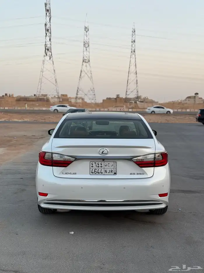 لكزس 2017 ممشى قليل 11