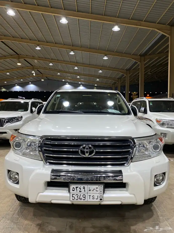 للبيع جيب جي اكس ار 2014 فل كامل عبداللطيف عداد 86 الف 2