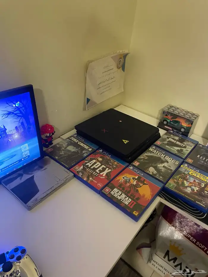 سوني فور مع يد 8 اشرطة سوني   حساب فورت نايت 137 سكن   شاشة 13