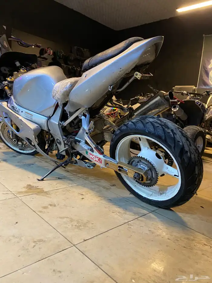 للبيع قطع غيار تشليح دباب سزوكي ريس الف 4