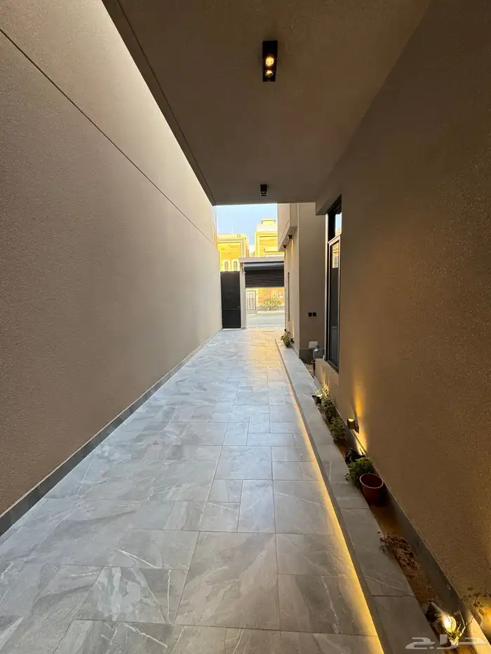 للبيع فيلا مودرن دورين وملحق بحي راقي واصل جميع الخدمات 9